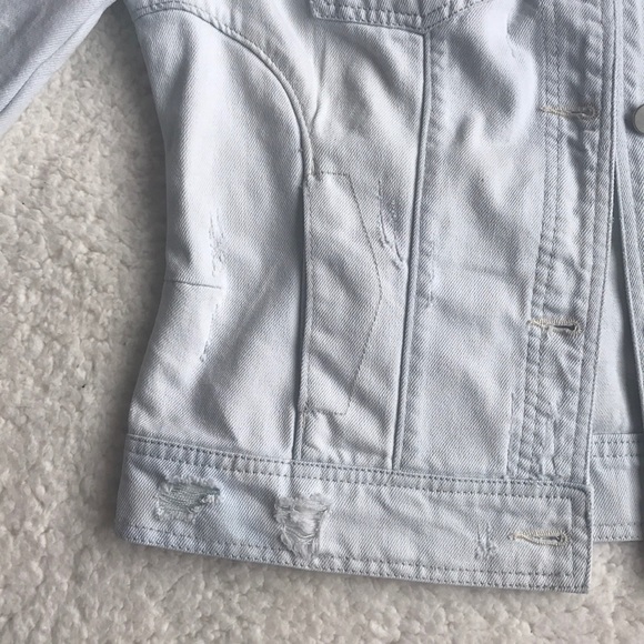 Stylish ripped and embroidered jean jacket - Picture 4 of 6